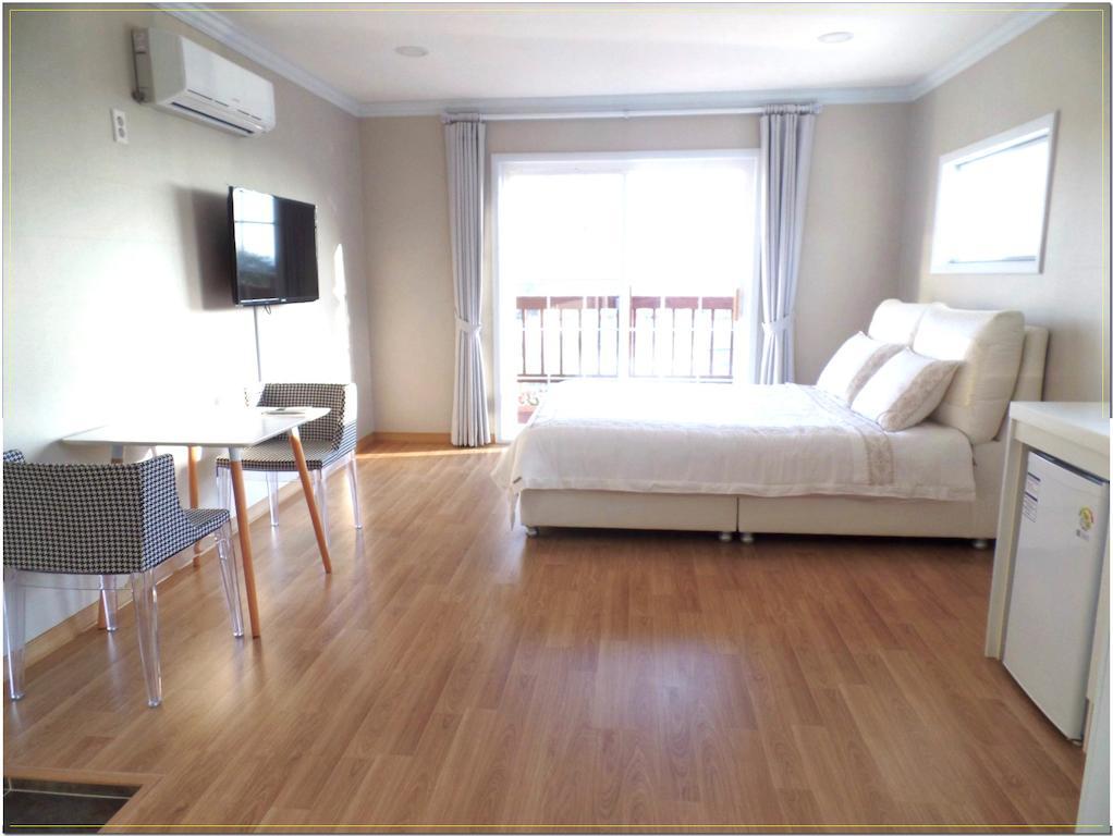 Jubilee Chalet Seogwipo Zewnętrze zdjęcie
