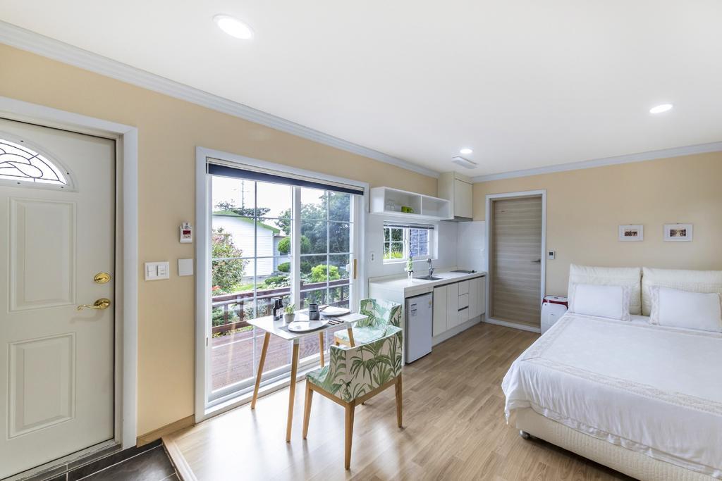 Jubilee Chalet Seogwipo Zewnętrze zdjęcie
